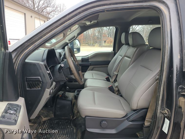 image for item DK4169 2017 Ford F450 Super Duty  utility / service truck