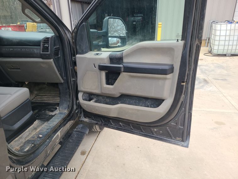 image for item DK4169 2017 Ford F450 Super Duty  utility / service truck