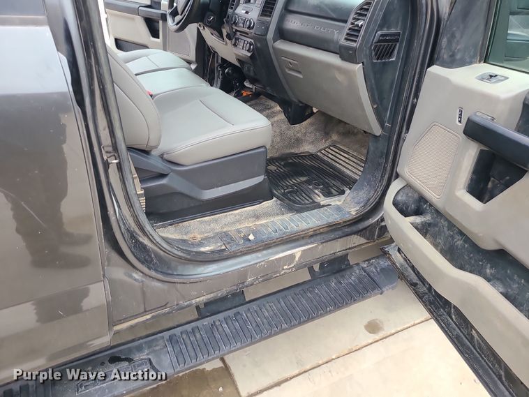 image for item DK4169 2017 Ford F450 Super Duty  utility / service truck