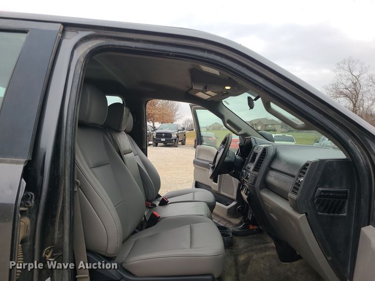 image for item DK4169 2017 Ford F450 Super Duty  utility / service truck