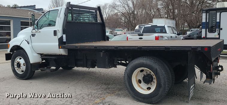 image for item DK4170 2000 Ford F750  flatbed truck