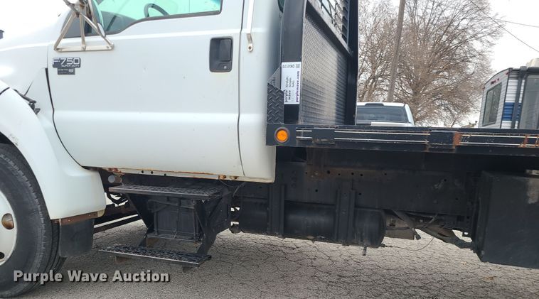 image for item DK4170 2000 Ford F750  flatbed truck