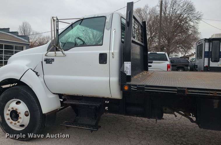 image for item DK4170 2000 Ford F750  flatbed truck