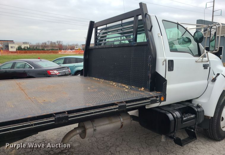 image for item DK4170 2000 Ford F750  flatbed truck