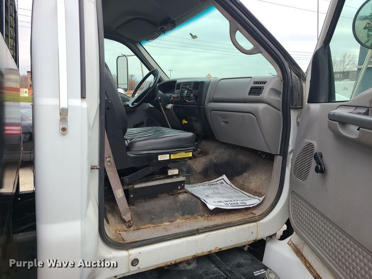 image for item DK4170 2000 Ford F750  flatbed truck