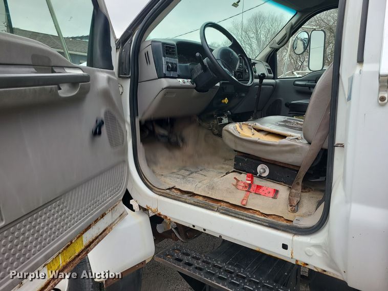 image for item DK4170 2000 Ford F750  flatbed truck