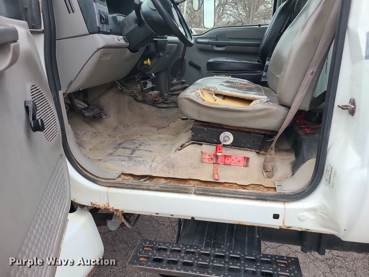 image for item DK4170 2000 Ford F750  flatbed truck