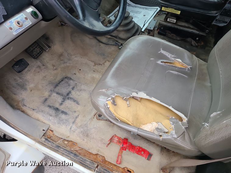 image for item DK4170 2000 Ford F750  flatbed truck