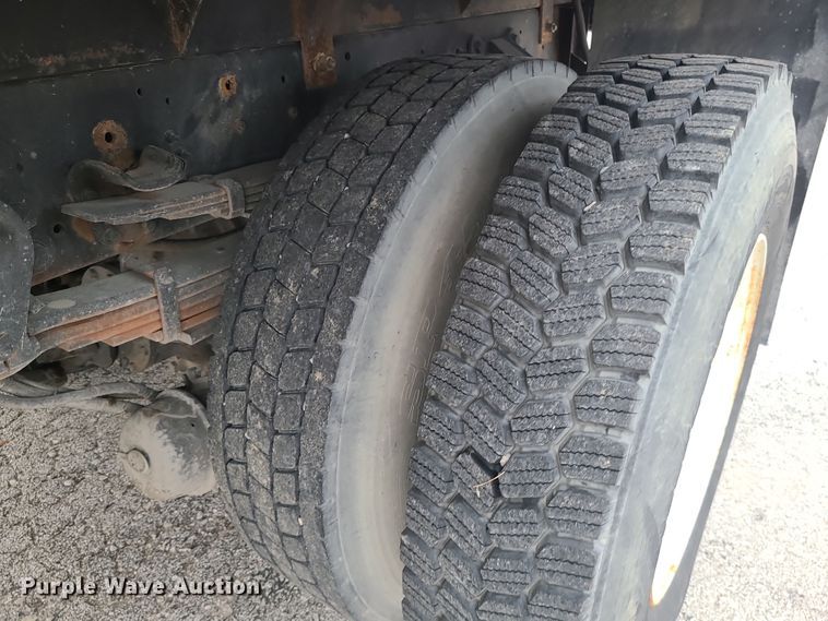 image for item DK4170 2000 Ford F750  flatbed truck