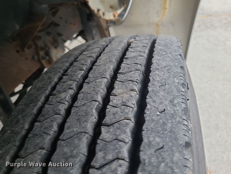 image for item DK4170 2000 Ford F750  flatbed truck