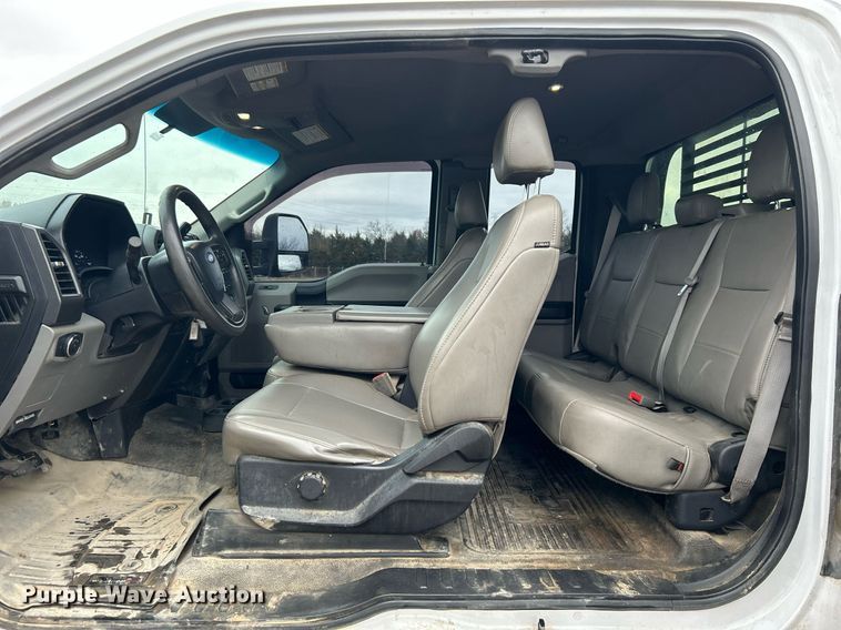 image for item DN0492 2019 Ford F550 XL  SuperCab flatbed truck