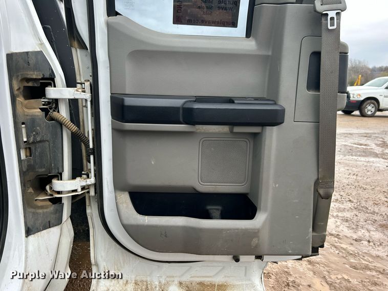 image for item DN0492 2019 Ford F550 XL  SuperCab flatbed truck