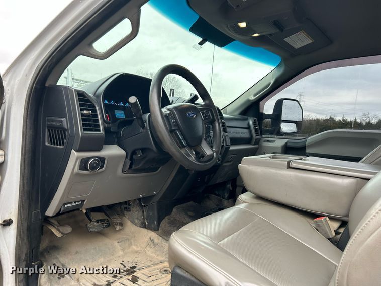 image for item DN0492 2019 Ford F550 XL  SuperCab flatbed truck