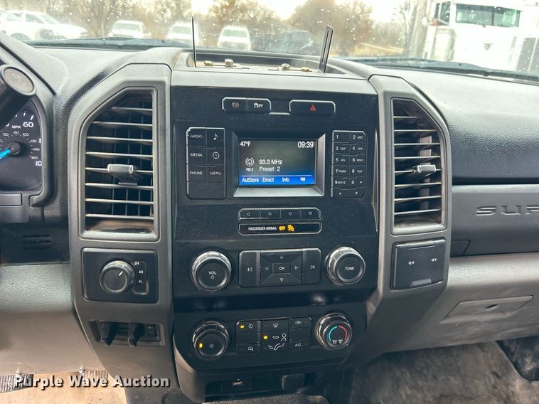 image for item DN0492 2019 Ford F550 XL  SuperCab flatbed truck