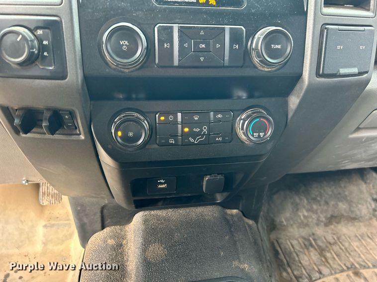 image for item DN0492 2019 Ford F550 XL  SuperCab flatbed truck