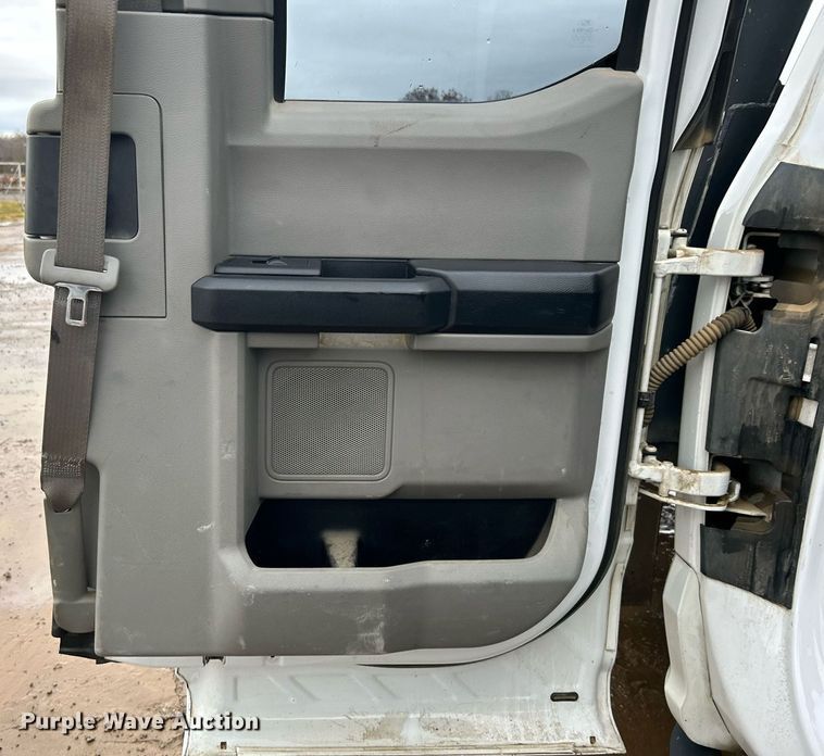 image for item DN0492 2019 Ford F550 XL  SuperCab flatbed truck