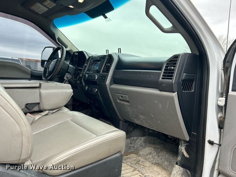 image for item DN0492 2019 Ford F550 XL  SuperCab flatbed truck