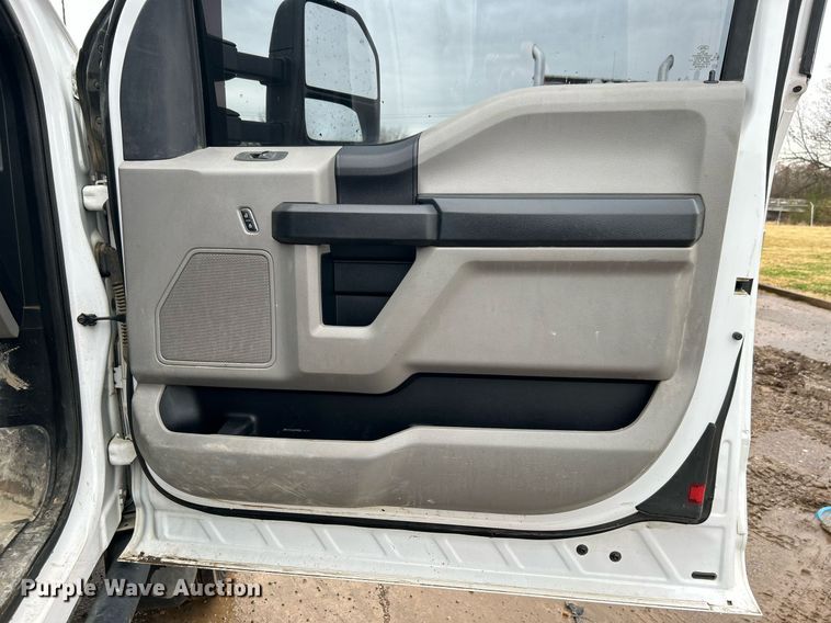 image for item DN0492 2019 Ford F550 XL  SuperCab flatbed truck