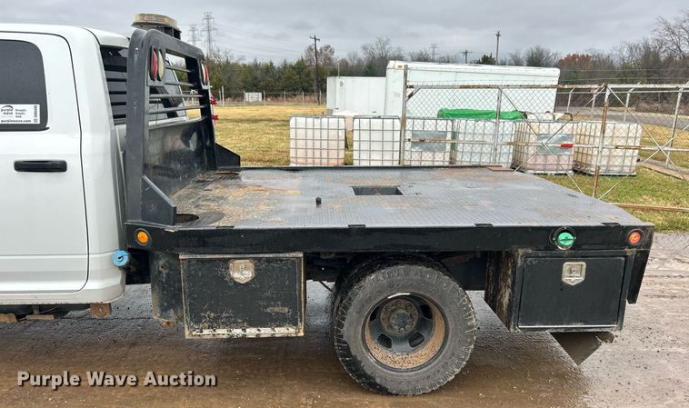 image for item DN0499 2014 Dodge Ram 3500HD  Crew Cab flatbed pickup truck