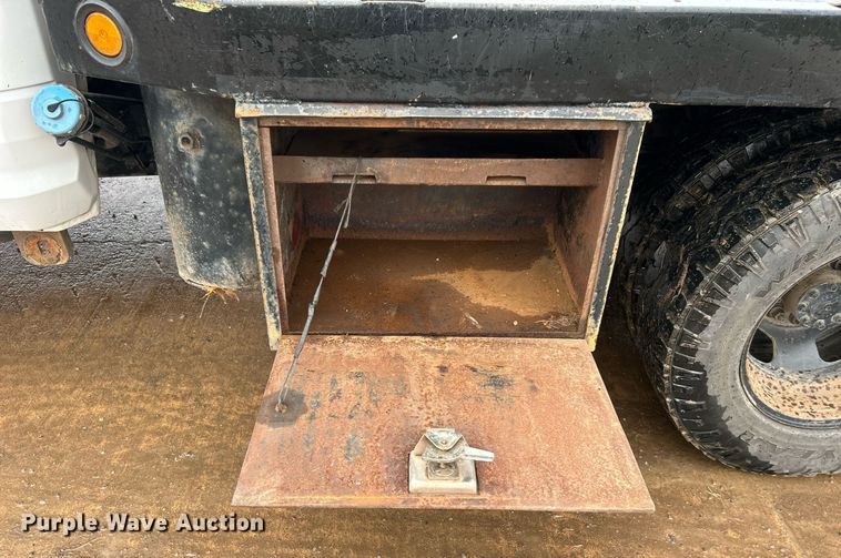 image for item DN0499 2014 Dodge Ram 3500HD  Crew Cab flatbed pickup truck