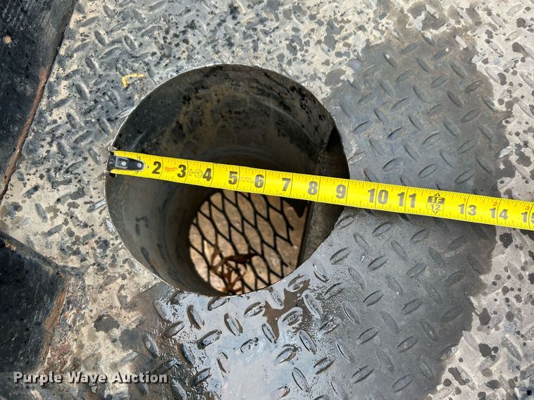 image for item DN0499 2014 Dodge Ram 3500HD  Crew Cab flatbed pickup truck