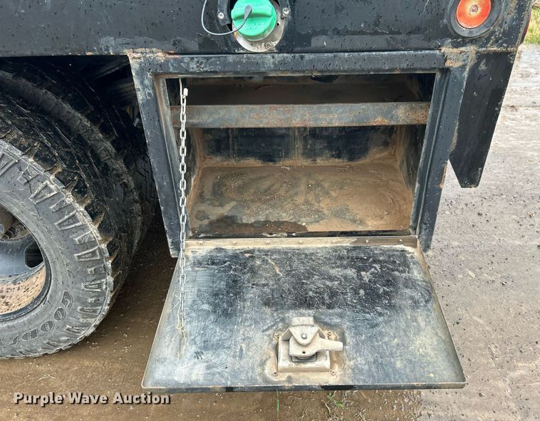 image for item DN0499 2014 Dodge Ram 3500HD  Crew Cab flatbed pickup truck