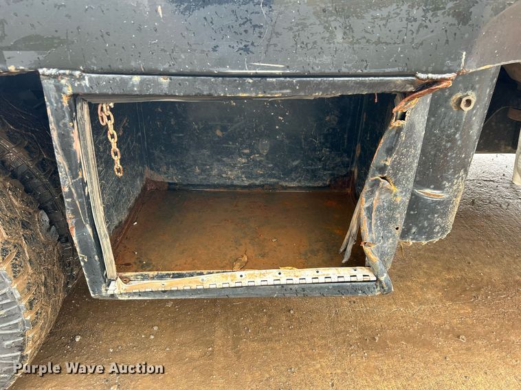 image for item DN0499 2014 Dodge Ram 3500HD  Crew Cab flatbed pickup truck