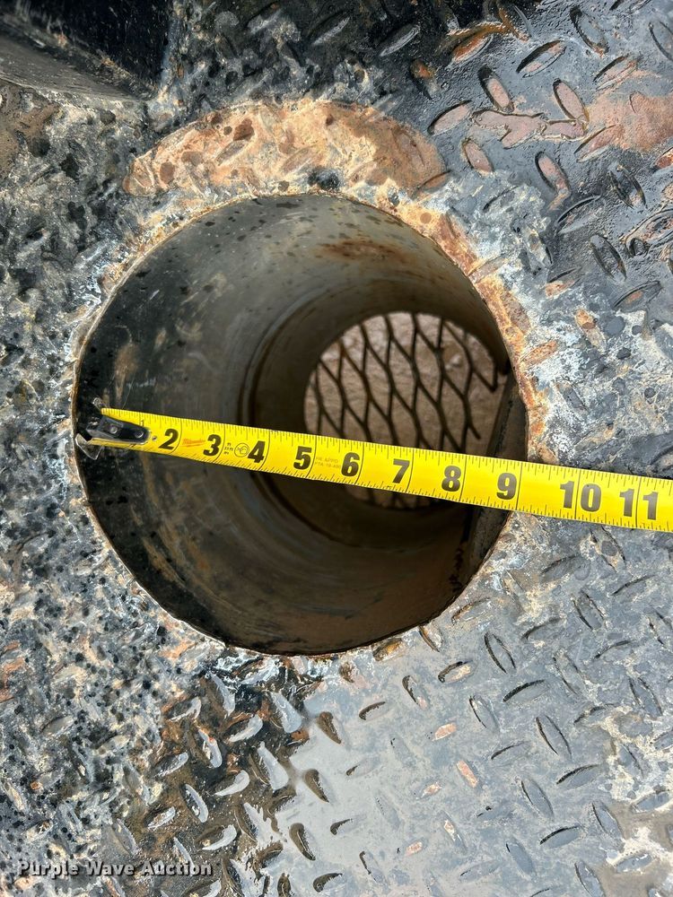 image for item DN0499 2014 Dodge Ram 3500HD  Crew Cab flatbed pickup truck