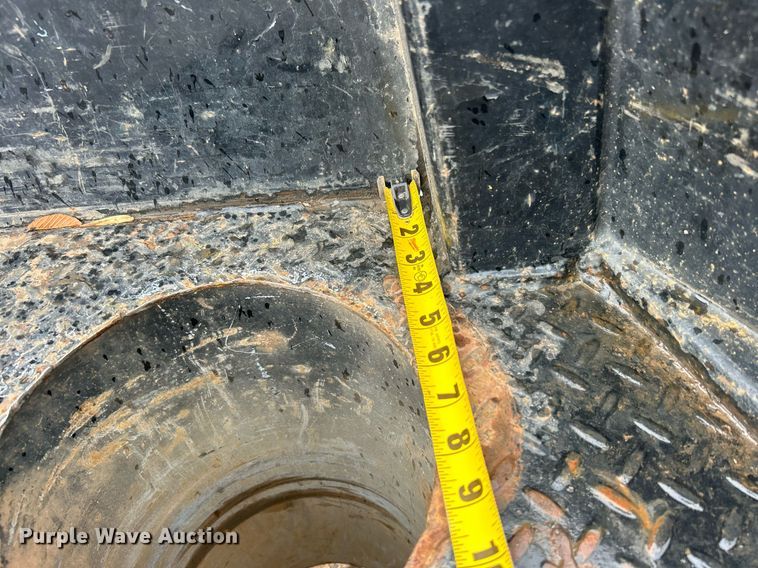 image for item DN0499 2014 Dodge Ram 3500HD  Crew Cab flatbed pickup truck