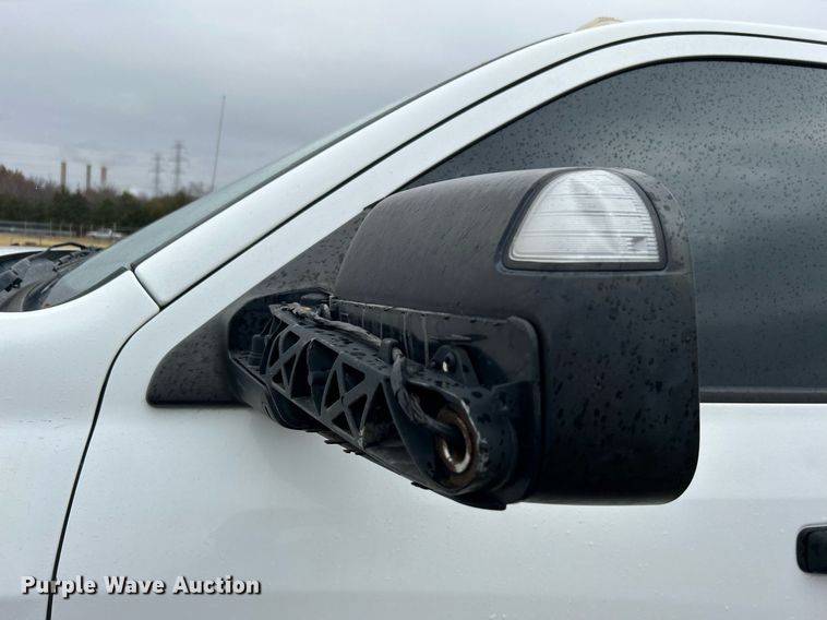 image for item DN0499 2014 Dodge Ram 3500HD  Crew Cab flatbed pickup truck