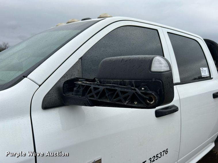image for item DN0499 2014 Dodge Ram 3500HD  Crew Cab flatbed pickup truck