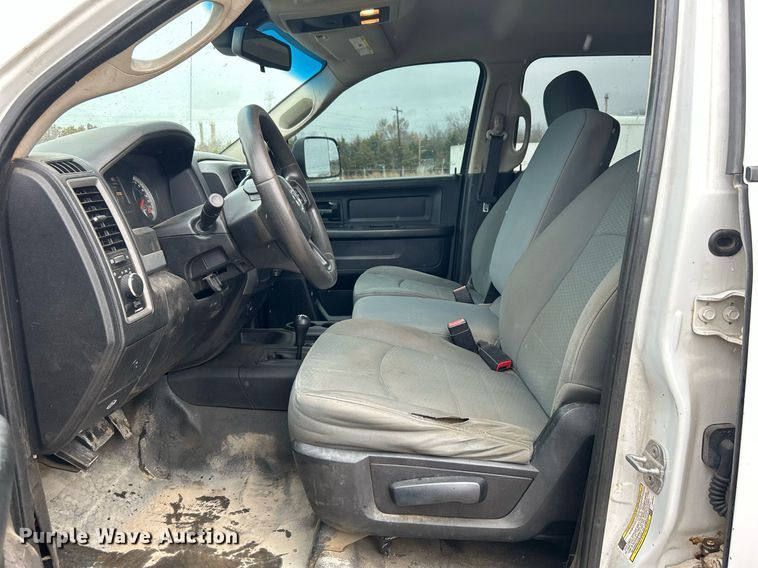 image for item DN0499 2014 Dodge Ram 3500HD  Crew Cab flatbed pickup truck