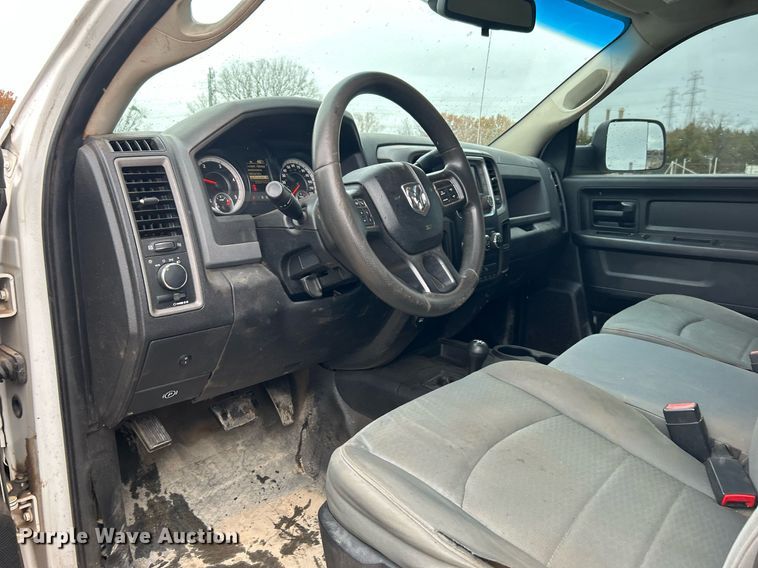 image for item DN0499 2014 Dodge Ram 3500HD  Crew Cab flatbed pickup truck