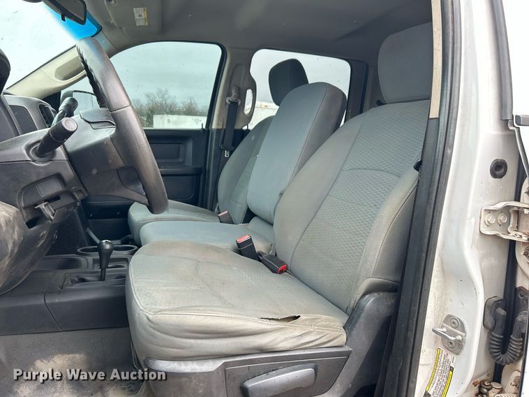 image for item DN0499 2014 Dodge Ram 3500HD  Crew Cab flatbed pickup truck