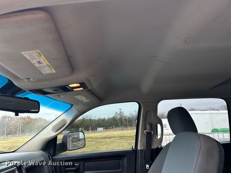 image for item DN0499 2014 Dodge Ram 3500HD  Crew Cab flatbed pickup truck