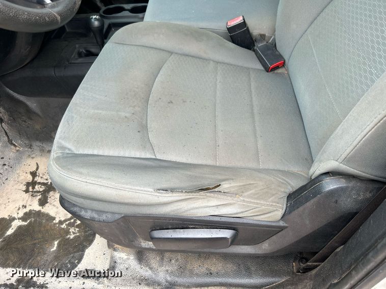 image for item DN0499 2014 Dodge Ram 3500HD  Crew Cab flatbed pickup truck