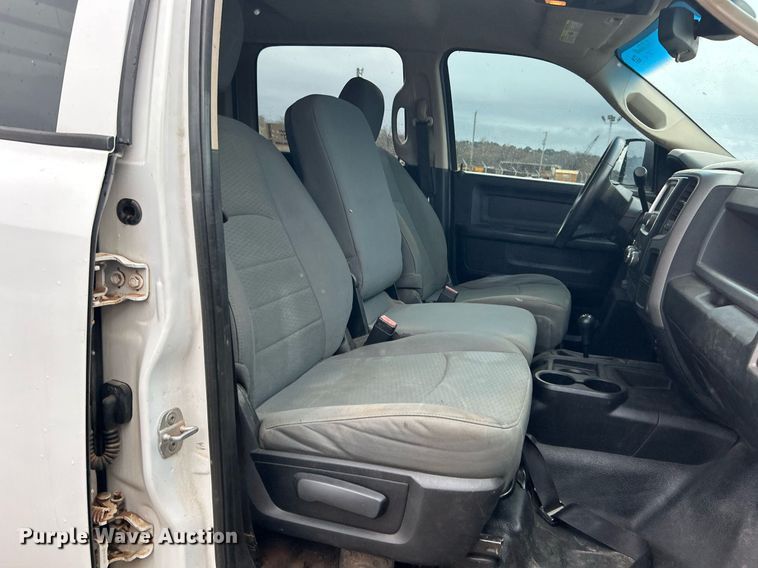 image for item DN0499 2014 Dodge Ram 3500HD  Crew Cab flatbed pickup truck