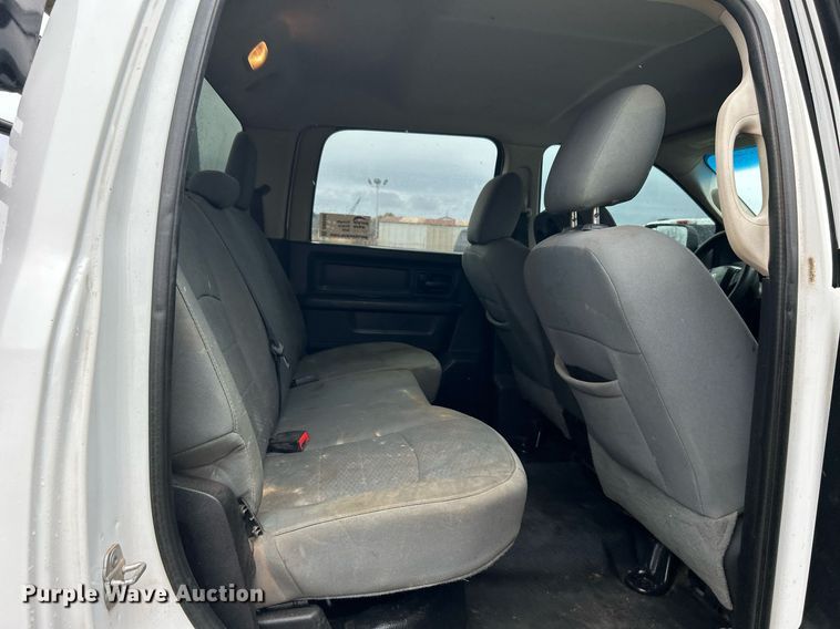 image for item DN0499 2014 Dodge Ram 3500HD  Crew Cab flatbed pickup truck