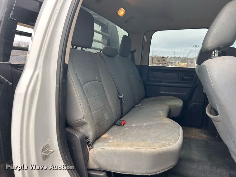 image for item DN0499 2014 Dodge Ram 3500HD  Crew Cab flatbed pickup truck