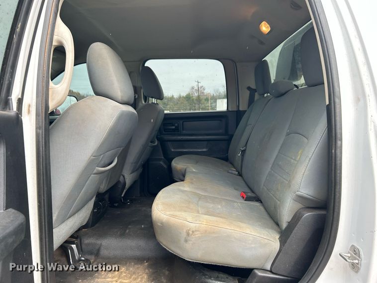 image for item DN0499 2014 Dodge Ram 3500HD  Crew Cab flatbed pickup truck