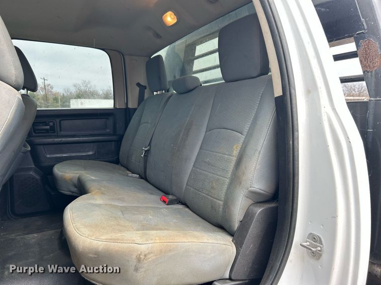 image for item DN0499 2014 Dodge Ram 3500HD  Crew Cab flatbed pickup truck