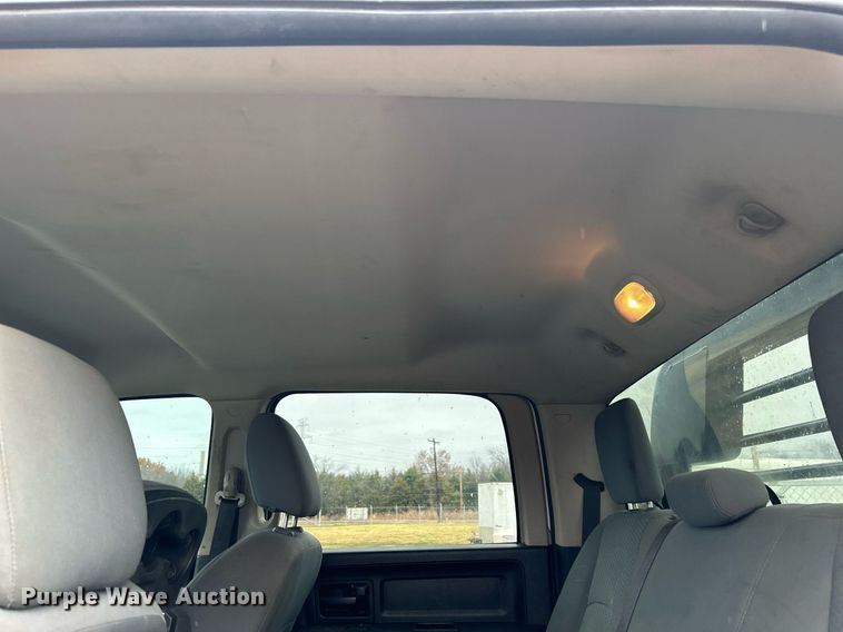 image for item DN0499 2014 Dodge Ram 3500HD  Crew Cab flatbed pickup truck