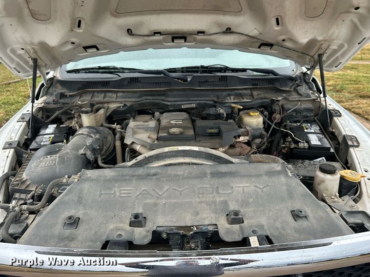 image for item DN0499 2014 Dodge Ram 3500HD  Crew Cab flatbed pickup truck