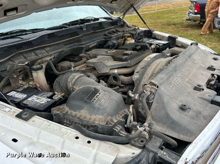 image for item DN0499 2014 Dodge Ram 3500HD  Crew Cab flatbed pickup truck