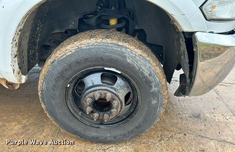 image for item DN0499 2014 Dodge Ram 3500HD  Crew Cab flatbed pickup truck