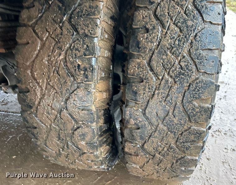 image for item DN0499 2014 Dodge Ram 3500HD  Crew Cab flatbed pickup truck