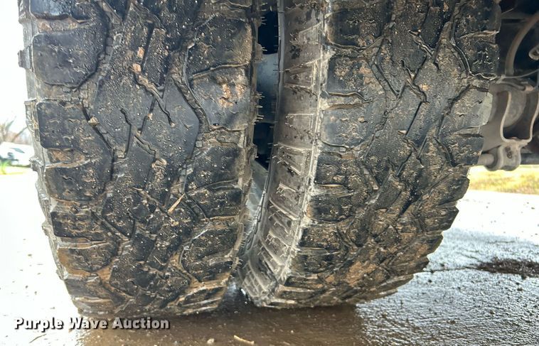 image for item DN0499 2014 Dodge Ram 3500HD  Crew Cab flatbed pickup truck