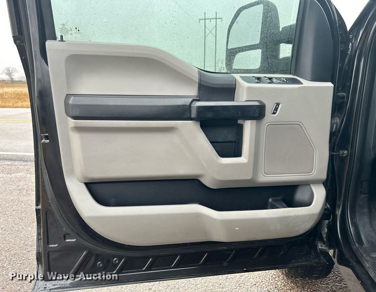 image for item DN0565 2020 Ford F250 Super Duty  Crew Cab pickup truck