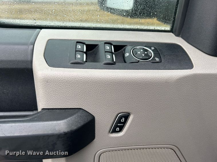 image for item DN0565 2020 Ford F250 Super Duty  Crew Cab pickup truck