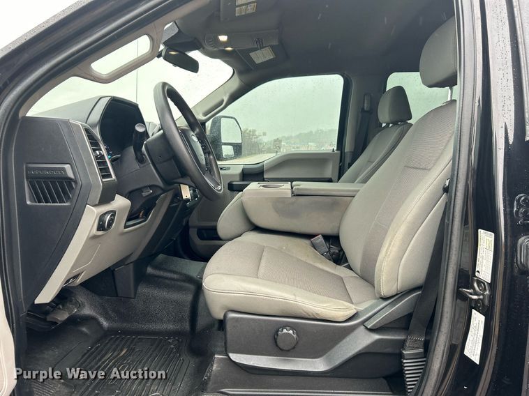 image for item DN0565 2020 Ford F250 Super Duty  Crew Cab pickup truck